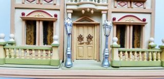 VINTAGE L.  KUMMEROWS FURNISHED QUATERSCALE FRONT OPENING DOLLHOUSE IN FRENCH STYL 10