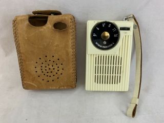 Vintage Hitachi 6 Transistor Radio W/ Leather Case