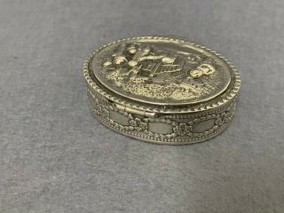 VINTAGE STERLING SILVER GILDED OVAL 925 REPOUSSE PILL SNUFF BOX. 5