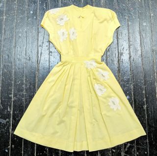Vintage 1950s Minx Modes Juniors Yellow Dress W/ White Floral Appliques (xxs)