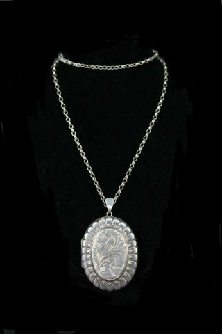 Large Vintage Birmingham Hallmark English Sterling Silver Picture Locket & Chain