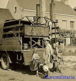Hearts & Minds Children Gathered By Wehrmacht Lkw Truck W/ Field Kitchen