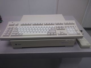 VINTAGE SUN MICROSYSTEM SPARCSTATION 10 AND 3 BUTTON MOUSE,  KEYBOARD 2