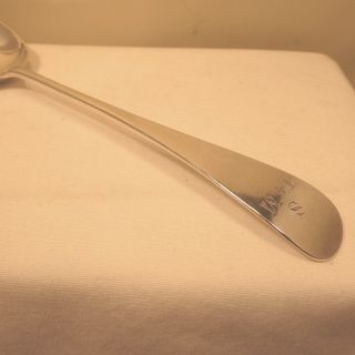 A GOOD ANTIQUE STERLING SILVER,  OLD ENGLISH,  SOUP/SERVING SPOON NEWCASTLE 1800. 3