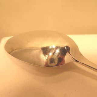 A GOOD ANTIQUE STERLING SILVER,  OLD ENGLISH,  SOUP/SERVING SPOON NEWCASTLE 1800. 6