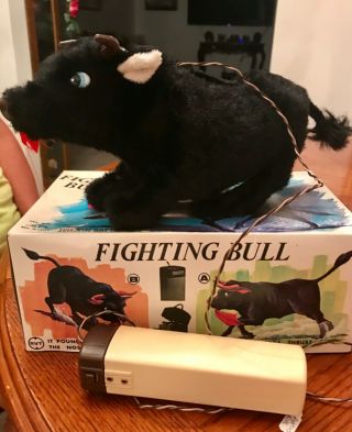 Vintage Alps Battery Powered Remote Control Fighting Bull Made In Japan