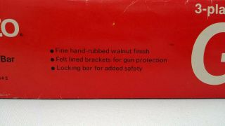 Vintage Nesco Wood 3 Place Gun Rack Rifle Shotgun Wall Mount w/ locking bar NIB 7