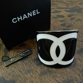 Chanel Plastic Cc Logos Black & White Vintage Bracelet Bangle 4722a Rise - On