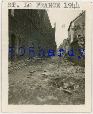 Wwii Us Gi Photo - Narrow Street View In Destroyed St.  Lo Saint - Lô France 1944
