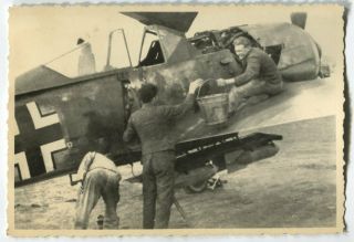 German Wwii Archive Photo: Luftwaffe Focke - Wulf Fw - 190 Aircraft Service