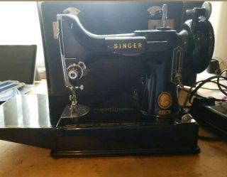 Vintage/antique 1957 Singer Featherweight 221 Sewing Machine With Case