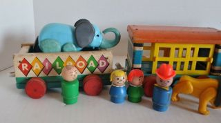 Vintage Fisher Price Little People huffy puffy train with 3