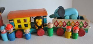 Vintage Fisher Price Little People huffy puffy train with 5