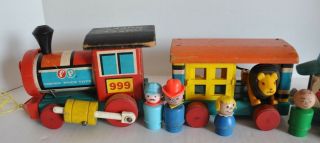 Vintage Fisher Price Little People huffy puffy train with 6