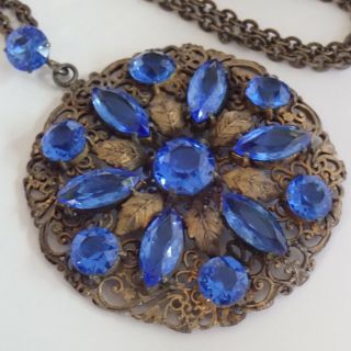Vintage Art Deco Gold Tone Filigree Sapphire Blue Rhinestone Pendant Necklace