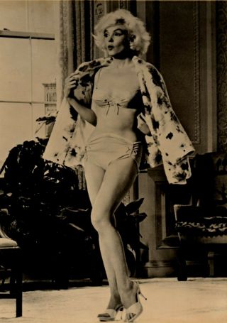 Vintage Press Photo Sexy Marilyn Monroe Wearing Swim Suit Showing Legs