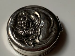 Stunning Vintage Art Nouveau Style Solid Sterling Silver Pill/snuff Box 10.  1g