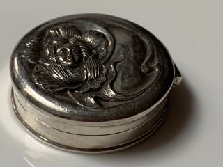 Stunning Vintage Art Nouveau Style Solid Sterling Silver Pill/Snuff Box 10.  1g 3