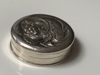 Stunning Vintage Art Nouveau Style Solid Sterling Silver Pill/Snuff Box 10.  1g 7