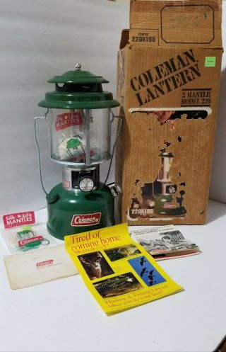 Vintage Nos 1982 Coleman 220k Lantern