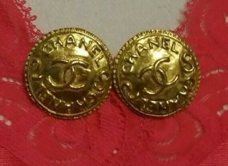 Vintage Authentic Chanel Cc Clip On Gold Tone Earrings Coin Round