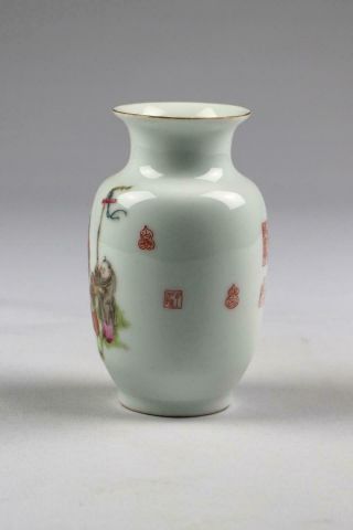 Quality Vintage Chinese 20thC Republic / PRC Porcelain Qianlong Mark Vase 3