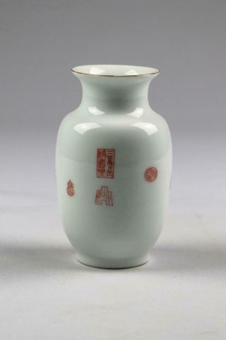 Quality Vintage Chinese 20thC Republic / PRC Porcelain Qianlong Mark Vase 4