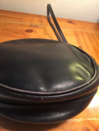 Rare Vintage Gucci GG Monogram Navy Leather Canteen Round Crossbody/Shoulder Bag 4