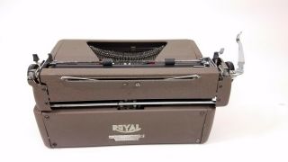 Vintage 1953 Royal Quiet Deluxe Typewriter With Case 7