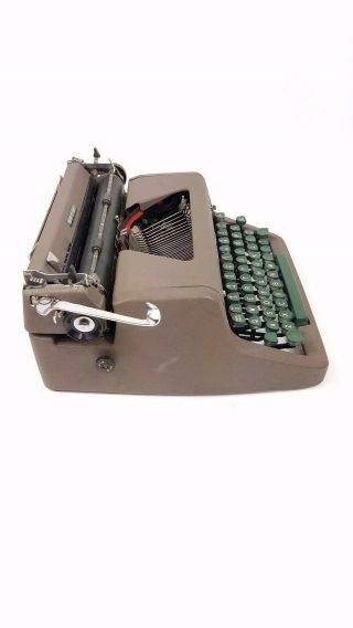 Vintage 1953 Royal Quiet Deluxe Typewriter With Case 8