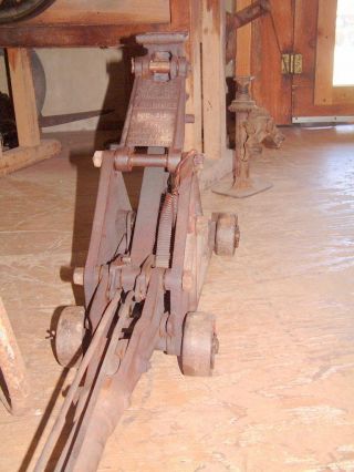 Moonshine Days Vintage Early 1900 ' s Elite Mftg 85 Floor Jack,  Heavy Duty, 3