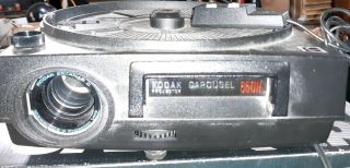 Vintage KODAK CAROUSEL 650h Projector with Remote 2