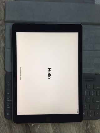 Apple iPad Pro 128GB,  Wi - Fi,  9.  7in - Space Gray w keyboard case - rarely 3