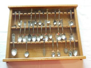 29 Vintage Spoons In Glassed Wood Case Worlds Fair Silver Plate Souvenir