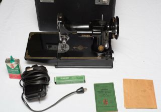 Vtg Featherweight Portable Singer Sewing Machine In Case W/ Accessories 221 - 1