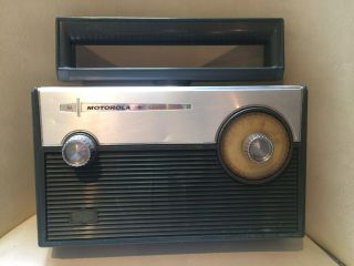 Vintage Motorola Ranger 1000 Transistor Radio.  1950 