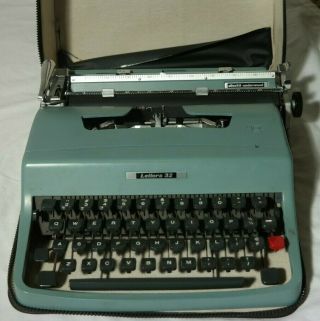 Vintage 1960 ' s Olivetti Lettera 32 TYPEWRITER with Case Made in Italy 2