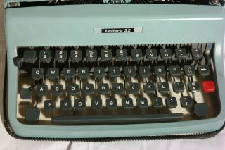 Vintage 1960 ' s Olivetti Lettera 32 TYPEWRITER with Case Made in Italy 3