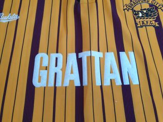Vintage Bradford City Men ' s Football Shirt - Size Large GRATTAN BUKTA 5