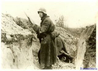 Press Photo: Winter Front Wehrmacht Rifle Troops Defending Trenchline; Russia