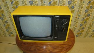 Vintage 1977 YELLOW Quasar Portable Black White TV Television Set WOW 3