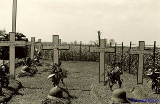 Press Photo: Somber Kia German & French Soldier Graves W/ Stahlhelms; Belgium