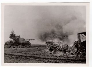 Wwii Press Photo 7th Armored Division Passes Flaming Wrecks Of German Vehicles