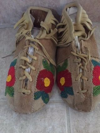 Vintage 9 " West Coast Native American Indian Beaded Moccasins