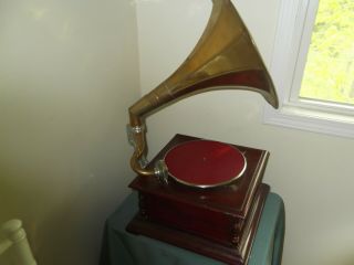 His Masters Voice VTG Phonograph Gramophone with Record & Extra Needles, 8