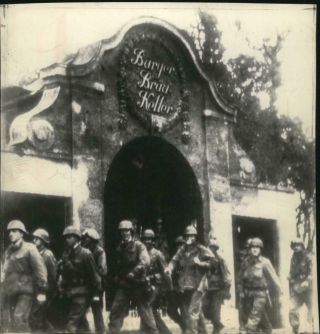 Wwii U.  S.  Soldiers March Past Burgerbraukeller Beer Cellar In Munich Photo - B372