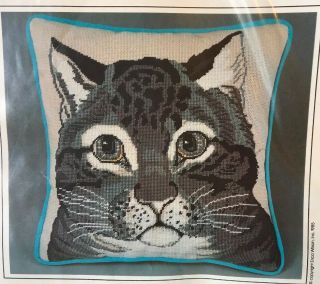 Favorite Cat Pillow Needlepoint Kit Erica Wilson Metropolitan Museum Of Art Vtg.