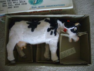 VINTAGE BATTERY OPERATED JOSIE THE COW TIN TOY 2