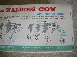 VINTAGE BATTERY OPERATED JOSIE THE COW TIN TOY 5