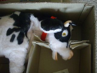 VINTAGE BATTERY OPERATED JOSIE THE COW TIN TOY 6